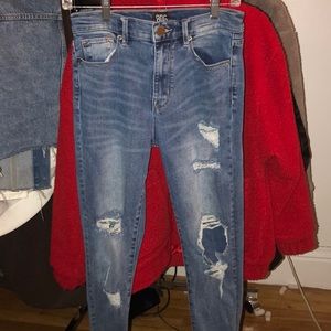 Distressed skinny jeans